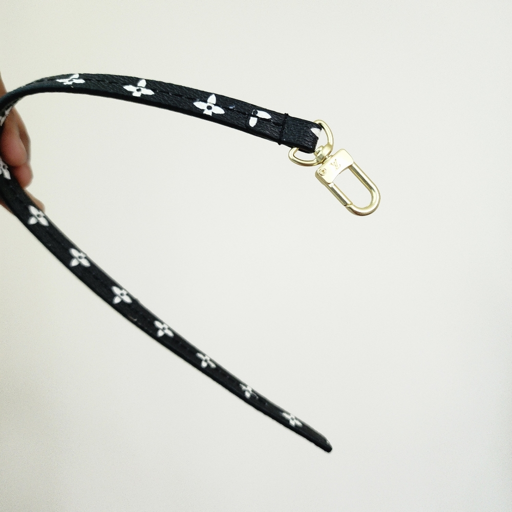 LV wristlet strap - Picture 3 of 6